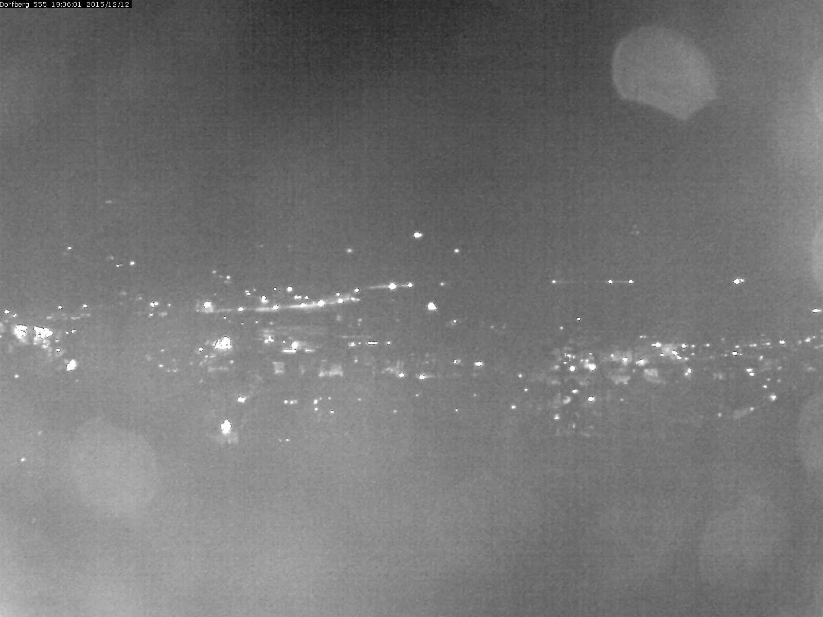Webcam-Bild: Aussicht vom Dorfberg in Langnau 20151212-190601